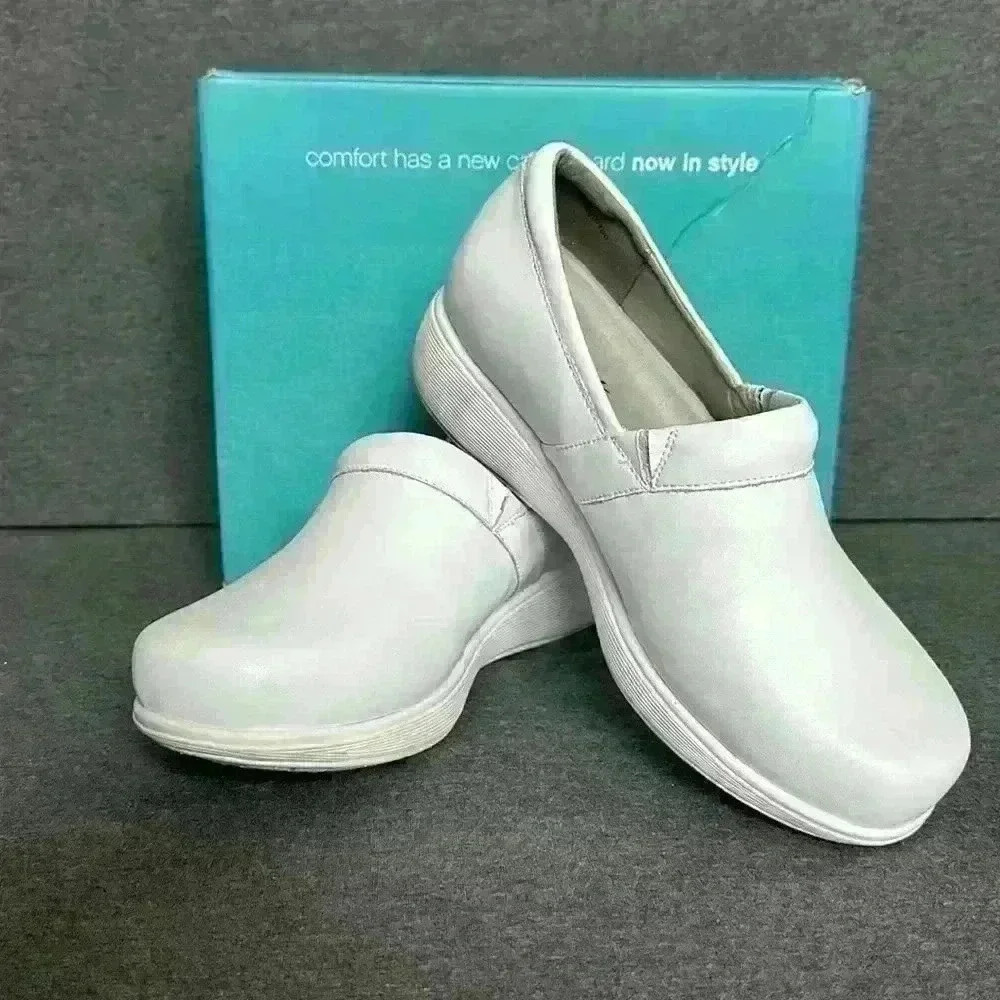 Softwalk Meredith Sport Clog Medium Width White Nursing Women’s Size 9 - Picture 3 of 11
